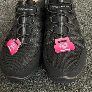 Skechers black slip on walking Shoe 9W